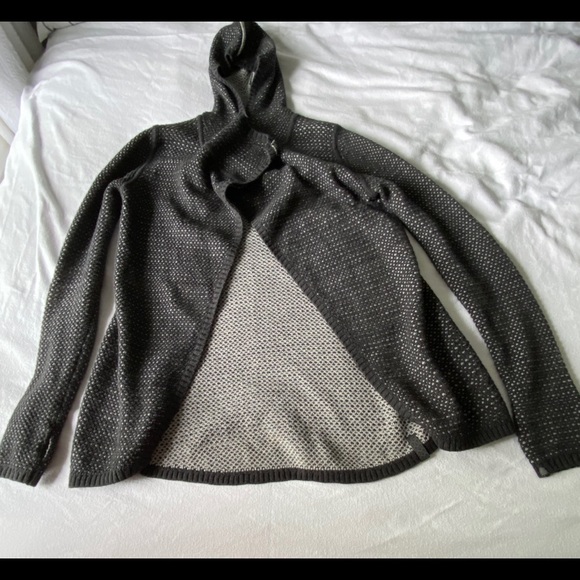 Ivivva black/grey sweater. - Picture 1 of 6